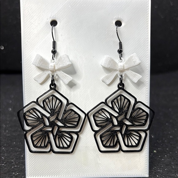 Black and White Floral Earrings - Picture 1 of 6